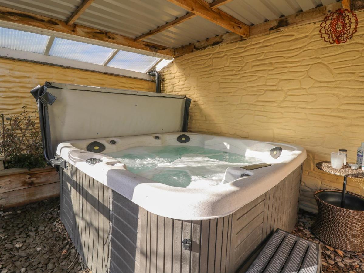 Yr Hen Llaethdy Villa Troedyraur Kültér fotó