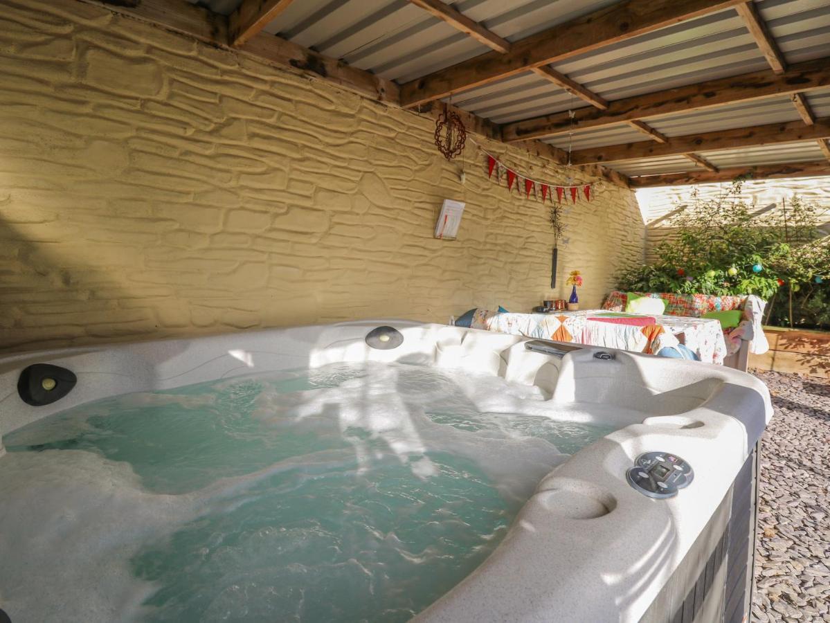 Yr Hen Llaethdy Villa Troedyraur Kültér fotó